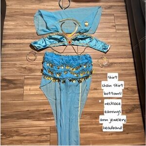 Jasmine from Aladdin costume!! Or Blue belly dance costume. Size M/L! No returns